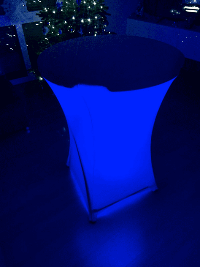 Stehtisch 80 Durchmesser​ mit weißer Husse und LED Licht mieten in Bielefeld